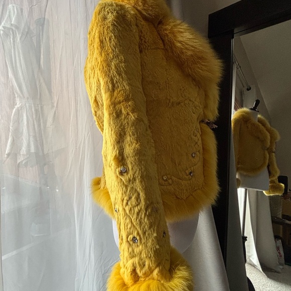 Vintage Yellow Lamb Fur Jacket โจ - Picture 8 of 9